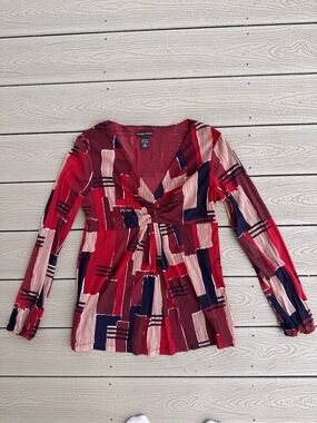 Red black abstract micromesh New York and company long sleeve v neck small